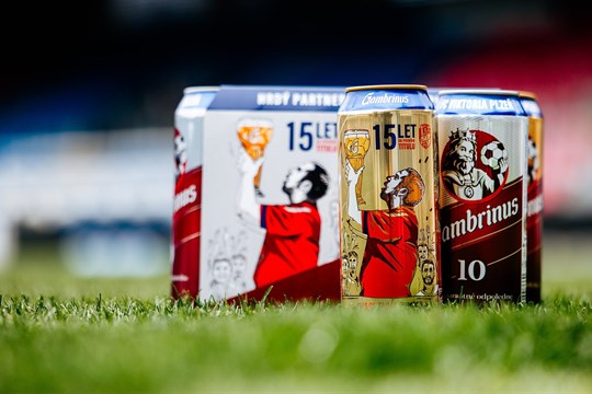 Viktorka v plechu: Limitovaná edice Gambrinus oslavuje spojení piva a fotbalu