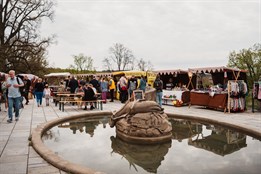 Jarní tip na výlet: Zámek Kozel hostí velký jarmark s farmářskými specialitami