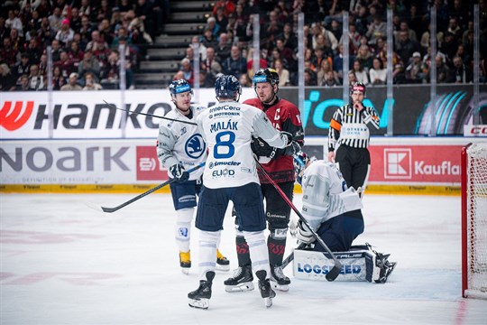 Šok hned po buly a střelecký zmar. Plzeň se ze sparťanského ledu vrací s prázdnou