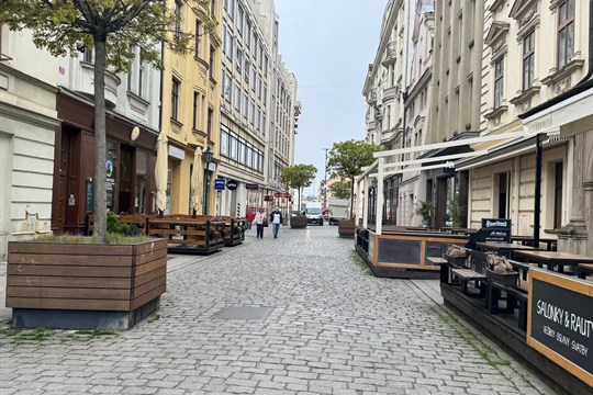 Plzeň zavedla nová pravidla pro předzahrádky. Nechceme komplikovat provoz, reaguje město