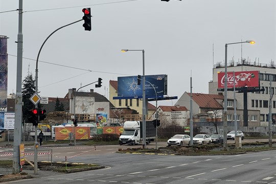 Rekonstrukce tramvajové trati ve Skvrňanské ulici pokračuje