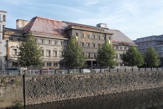 Opozice na kraji kritizuje projekt rekonstrukce městských lázní