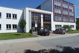 Rasismus jako „legrace“? Rokycanští studenti si navlékli masky Ku-klux-klanu!