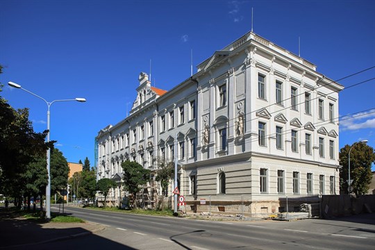 Klíčové investice Čtyřky míří k dokončení, obvod chystá i nové sportovní zázemí